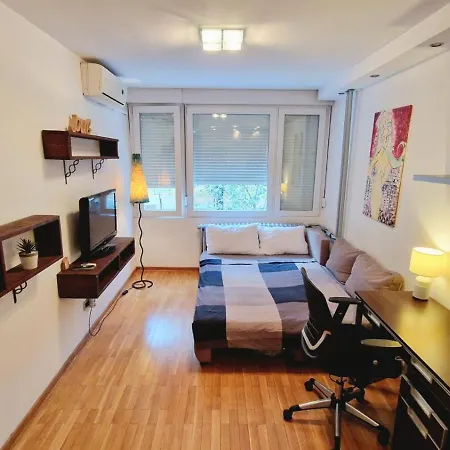 Eliot Apartman
